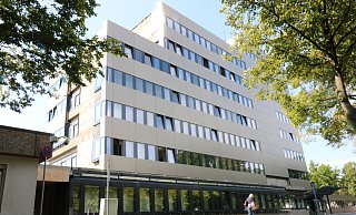 Das Rathaus an der Rudolph-Brandes-Allee. - Alexandra Schaller