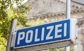 Fast 30 Polizisten in Nordrhein-Westfalen stehen unter Verdacht, jahrelang rechtsextremen Chat-Gruppen angehört zu haben. - Foto: David Young/dpa