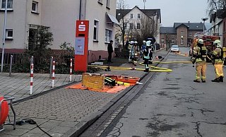 Die Feuerwehr Lügde musste einen Kaminbrand in der Bahnhofstraße bekämpfen. - Feuerwehr Lügde Die Feuerwehr Lügde musste einen Kaminbrand in der Bahnhofstraße bekämpfen. - Feuerwehr Lügde