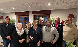 Der neue Vorstand der Barntruper SPD: (von links) Tassilo Vollmer (Beisitzer), Lore Austermann (Beisitzerin), Regina Reuschel (Beisitzerin), Beate Wilde (Vorsitzende), Andreas Skoruppa (Vorsitzender), Bastian Homuth (Beisitzer), Adolf Albert (Beisitzer) und Olaf Schulz (Schriftführer und Kassenwart). - SPD Barntrup