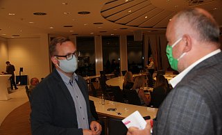 Sie werden wohl die neuen Partner im Kreistag sein: SPD-Fraktionschef Henning Welslau (links) und Werner Loke von den Grünen am Abend der Kommunalwahl am 13. Oktober.  - Dirk Baldus
