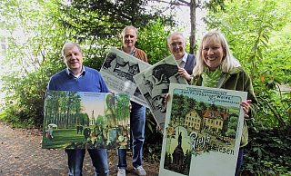 Dr. Stefan Wiesekopsieker (von Links) vom Lippischen Heimatbund, Cord Brüning vom Heimatverein Hiddesen, Historiker Roland Linde und Dr. Bärbel Sunderbrink, Leiterin des Stadtarchivs Detmold, laden im Haus des Gastes zur Tagung "Ein Denkmal - viele Perspektiven" ein. - Yvonne Glandien