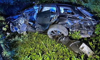 Foto: Polizei Lippe / Zerstörter Wagen nach Unfall Hamelner Str. - Polizei Lippe