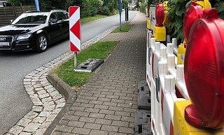 Die Schilder für die am Montag beginnende Baustelle an der Kirchheider Ortsdurchfahrt stehen schon. - Till Brand