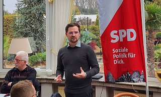Robin Meier wurde einstimmig zum Vorsitzenden des Stadtverbands gewählt. - SPD Bad Salzuflen Robin Meier wurde einstimmig zum Vorsitzenden des Stadtverbands gewählt. - SPD Bad Salzuflen