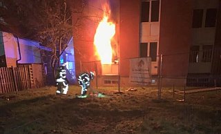 Ein Feuer ist am Mittwochmorgen in einer leer stehenden Flüchtlingsunterkunft ausgebrochen. - Feuerwehr Lage