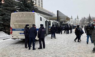 Sicherheitskräfte haben in Moskau eine Versammlung aufgelöst und zahlreiche Menschen festgenommen. Bei dem Forum sollten mehrere prominente Oppositionelle auftreten. - Foto: Hannah Wagner/dpa Sicherheitskräfte haben in Moskau eine Versammlung aufgelöst und zahlreiche Menschen festgenommen. Bei dem Forum sollten mehrere prominente Oppositionelle auftreten. - Foto: Hannah Wagner/dpa
