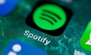 App des Musikdienstes Spotify. Der Musikstreaming-Marktführer baut seine Podcast-Offensive mit zwölf neuen Titeln in deutscher Sprache aus. - Foto: Fabian Sommer/dpa