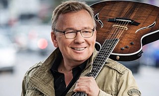 Bernd Stelter kommt mit seinem Programm Reg&rsquo; Dich nicht auf! Gibt nur Falten in die Bad Salzufler Konzerthalle. Es darf, nein, es soll also gelacht werden - wie Stelter schon mal vormacht. - Manfred Esser