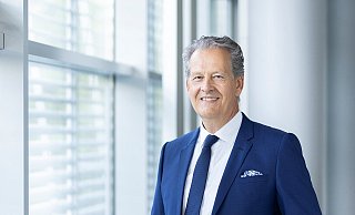 Lenze SE hat einen neuen Aufsichtsratsvorsitzenden: Dr. Johannes Haupt. Er tritt die Nachfolge von Dr. Michael Paul an. - Lenze Lenze SE hat einen neuen Aufsichtsratsvorsitzenden: Dr. Johannes Haupt. Er tritt die Nachfolge von Dr. Michael Paul an. - Lenze