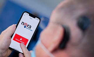 Die App ist eine Ergänzung zu den Notrufnummern 110 und 112 von Polizei, Feuerwehr und Rettungsdiensten und richtet sich vor allem an Menschen mit einer Hör- und Sprachbehinderung. - Foto: Rolf Vennenbernd/dpa Die App ist eine Ergänzung zu den Notrufnummern 110 und 112 von Polizei, Feuerwehr und Rettungsdiensten und richtet sich vor allem an Menschen mit einer Hör- und Sprachbehinderung. - Foto: Rolf Vennenbernd/dpa