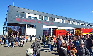 Die neue Feuerwache in Bad Salzuflen weckt großes Interesse. - Nicole Ellerbrake