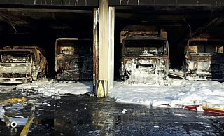 21 komplett ausgebrannte Gro&szlig;fahzeuge und ein gesch&auml;tzer Schaden von vier Millionen Euro waren die Bilanz des verherrenden Brandes auf dem Bauhof in Detmold. - Janet K&ouml;nig
