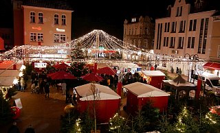 Die Sicherheit für den Lagenser Weihnachtsmarkt ist zum Zankapfel zwischen Bürgermeister Matthias Kalkreuter (SPD) und zwei CDU-Ratsmitgliedern geworden, wobei der eine im September gegen Kalkreuter im Kampf um den Chefsessel im Rathaus antritt. - Archivfoto: Thomas Krügler