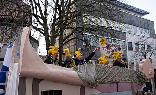 Am Rosenmontag ist Lages Innenstadt wie in den Jahren zuvor Karnevalshochburg. Straßen werden in diesem Jahr gesperrt und mit zusätzlichen mobilen Sperren abgesichert. - Fotorechte: Dets Am Rosenmontag ist Lages Innenstadt wie in den Jahren zuvor Karnevalshochburg. Straßen werden in diesem Jahr gesperrt und mit zusätzlichen mobilen Sperren abgesichert. - Fotorechte: Dets