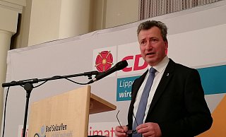 Jens Gnisa freut sich über die Ovationen der CDU-Mitglieder. Jetzt beginnt der Landratswahlkampf. - Astrid Sewing Jens Gnisa freut sich über die Ovationen der CDU-Mitglieder. Jetzt beginnt der Landratswahlkampf. - Astrid Sewing