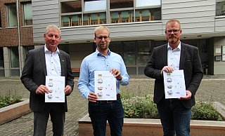 Die Bürgermeister Frank Meier aus Extertal (von links), Borris Ortmeier aus Barntrup und Friso Veldink aus Dörentrup stellen das Integrierte Städtebauliche Entwicklungskonzept vor. - Nadine Uphoff Die Bürgermeister Frank Meier aus Extertal (von links), Borris Ortmeier aus Barntrup und Friso Veldink aus Dörentrup stellen das Integrierte Städtebauliche Entwicklungskonzept vor. - Nadine Uphoff