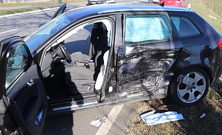 Bei einem Unfall in Bergheim ist ein Autofahrer verletzt worden. - Polizei Höxter