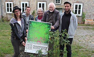 Voller Vorfreude: (von links) Christiane Limper, Bewohner Paul
Moser, Gesine Bahn, Wolfgang Stratmann sowie der Bewohner Max Dettling. - Michaela Weisse Voller Vorfreude: (von links) Christiane Limper, Bewohner Paul
Moser, Gesine Bahn, Wolfgang Stratmann sowie der Bewohner Max Dettling. - Michaela Weisse