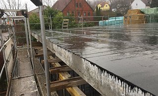 Die Fahrzeughalle hat nun auch ein Flachdach. - Gemeinde Kalletal