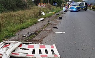 Unfall am Fu&szlig;weg entlang der Salzufler Stra&szlig;e in Blickrichtung Bad Salzuflen. Links verl&auml;uft der Gehweg. - Regina Arendt