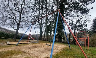 Der Spielplatz in Kohlstädt an der Bergstraße muss nach Ansicht von Sandra Warachewicz (SPD) erste Priorität bei der Sanierung haben. - Michaela Weiße Der Spielplatz in Kohlstädt an der Bergstraße muss nach Ansicht von Sandra Warachewicz (SPD) erste Priorität bei der Sanierung haben. - Michaela Weiße