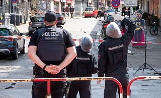 Die Polizei geht nicht davon aus, dass die Tat in Bezug zur Fußball-EM steht. - Bodo Marks/dpa Die Polizei geht nicht davon aus, dass die Tat in Bezug zur Fußball-EM steht. - Bodo Marks/dpa