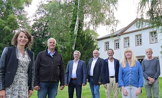 Die Kandidaten der Reserveliste auf den ersten sieben Plätzen sind (von links) Dr. Inga Kretzschmar (Platz 1), Werner Maas (Platz 2), Peter Kersten (Platz 5), Werner Loke (Platz 6), Heiner Gerken (Platz 4), Brigit Gerken-Feldmann (Platz 3), Moritz Ilemann (Platz 7). - Bündnis 90/Die Grünen OV Schieder-Schwalenberg Die Kandidaten der Reserveliste auf den ersten sieben Plätzen sind (von links) Dr. Inga Kretzschmar (Platz 1), Werner Maas (Platz 2), Peter Kersten (Platz 5), Werner Loke (Platz 6), Heiner Gerken (Platz 4), Brigit Gerken-Feldmann (Platz 3), Moritz Ilemann (Platz 7). - Bündnis 90/Die Grünen OV Schieder-Schwalenberg