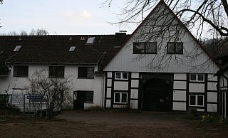 Gegenstand eines Rechtsstreites zwischen Gemeinde und Besitzer: die ehemalige Flüchtingsunterkunft an der Sternberger Straße. - Sylvia Frevert Gegenstand eines Rechtsstreites zwischen Gemeinde und Besitzer: die ehemalige Flüchtingsunterkunft an der Sternberger Straße. - Sylvia Frevert