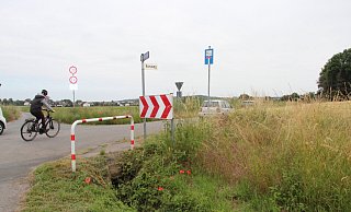 Fahrradfahrer können über den Kiesweg nach Ehrentrup fahren. - Cordula Gröne Fahrradfahrer können über den Kiesweg nach Ehrentrup fahren. - Cordula Gröne