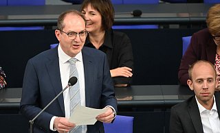Bundesinnenminister Alexander Dobrindt (CSU) hat die verschärften Grenzkontrollen verteidigt. - Katharina Kausche/dpa Bundesinnenminister Alexander Dobrindt (CSU) hat die verschärften Grenzkontrollen verteidigt. - Katharina Kausche/dpa