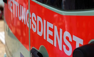 Zwei Menschen wurden bei dem Unfall teils schwer verletzt. - Symbolbild: Pixabay