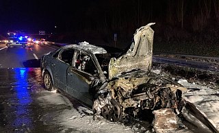 Bei einem Verkehrsunfall in Bielefeld ist ein Audi in Flammen aufgegangen. Drei Beteiligte wurden schwer verletzt. - Barbara Franke