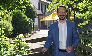 Der Horn-Bad Meinberger Bürgermeisterkandidat Celil Celik verbindet schöne Kindheitserinnerungen mit der Silbermühle und der nahen Quelle in Leopoldstal. Deshalb ist sie sein Lieblingsort. - Jost Wolf Der Horn-Bad Meinberger Bürgermeisterkandidat Celil Celik verbindet schöne Kindheitserinnerungen mit der Silbermühle und der nahen Quelle in Leopoldstal. Deshalb ist sie sein Lieblingsort. - Jost Wolf