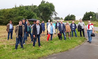 An der Afrikastraße/Ecke Lückhauser Straße könnte gebaut werden. Bürger waren mit der SPD vor Ort. - SPD-OV Hagen/Hardissen An der Afrikastraße/Ecke Lückhauser Straße könnte gebaut werden. Bürger waren mit der SPD vor Ort. - SPD-OV Hagen/Hardissen