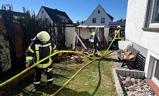 Die Feuerwehr Extertal hat die Hecke gelöscht. - Löschzug Bösingfeld
