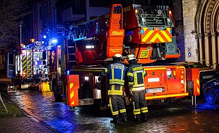 In der Sch&uuml;lerstra&szlig;e hat es am sp&auml;ten Mittwochabend in einer Dachgeschosswohnung gebrannt. - Tim Freitag