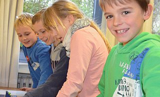 Industrie zum Anpassen: Grundschüler haben die Berufswelt hautnah kennengelernt. - Stay LIP-SO