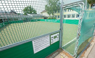 Das Kleinspielfeld auf dem Grundschul-Gelände in Hiddesen. - Sven Koch Das Kleinspielfeld auf dem Grundschul-Gelände in Hiddesen. - Sven Koch