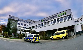 Einem erfahrenem Pfleger ist am Krankenbett eines um sich schlagenden und tretenden Patienten mehrfach die Haund ausgerutscht. Deshalb stand der 62-Jährige nun wegen vorsätzlicher Körperverletzung vor dem Amtsgericht Lemgo. - Archivfoto: Jörg Hagemann
