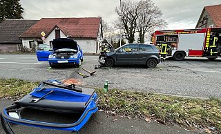 Beide Unfallbeteiligte wurden bei dem Zusammenprall verletzt. - Freitag Medien Gruppe Beide Unfallbeteiligte wurden bei dem Zusammenprall verletzt. - Freitag Medien Gruppe