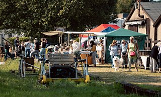 Nach der Premiere im vergangenen Jahr lädt das Kulturstellwerk erneut zum Kunst- und Handwerksmarkt nach Farmbeck. - FlyingX Media Nach der Premiere im vergangenen Jahr lädt das Kulturstellwerk erneut zum Kunst- und Handwerksmarkt nach Farmbeck. - FlyingX Media