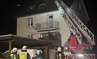 Zeugen hatten den Brand bemerkt und die Feuerwehr alarmiert. - Feuerwehr Dörentrup Zeugen hatten den Brand bemerkt und die Feuerwehr alarmiert. - Feuerwehr Dörentrup