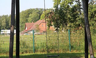 Die geplante Aufhebung des Bebauungsplanes "Im Hässeln" - hier der Blick vom Spielplatz auf das Areal - bleibt umstritten. Wenigstens zwei der Grundstückseigentümer halten sie für überflüssig und hoffen auf eine Einigung. - Dieter Asbrock Die geplante Aufhebung des Bebauungsplanes "Im Hässeln" - hier der Blick vom Spielplatz auf das Areal - bleibt umstritten. Wenigstens zwei der Grundstückseigentümer halten sie für überflüssig und hoffen auf eine Einigung. - Dieter Asbrock