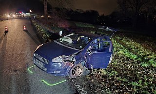 Der Fiat der mutmaßlichen Unfallverursacherin ist stark beschädigt. Foto: Reinhard Bellach - Reinhard Bellach Der Fiat der mutmaßlichen Unfallverursacherin ist stark beschädigt. Foto: Reinhard Bellach - Reinhard Bellach