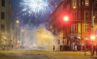 Viele Menschen sind laut einer Umfrage keine Fans vom großen Böllern und Raketenzünden an Silvester. - Sebastian Willnow/dpa Viele Menschen sind laut einer Umfrage keine Fans vom großen Böllern und Raketenzünden an Silvester. - Sebastian Willnow/dpa