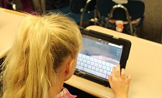 Geschlossene Schulen, Wechsel- und Distanzunterricht: Durch Corona haben viele Kinder Lerndefizite. Die Gemeinde soll ihnen mit einem außerschulischen Bildungsangebot helfen, wünscht sich die SPD. - April Bryant/Pixabay