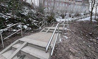 Die neue Treppe vom Weinberg runter zum Jugendzentrum fällt bei vielen Blombergern durch. - Seda Hagemann Die neue Treppe vom Weinberg runter zum Jugendzentrum fällt bei vielen Blombergern durch. - Seda Hagemann