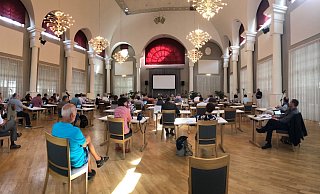 Auch der neue Stadtrat dürfte wegen Corona erst einmal mit Abstand tagen. Das Foto zeigt eine der letzten Sitzungen der alten Stadtvertretung im Kurhaus. - Thomas Reineke Auch der neue Stadtrat dürfte wegen Corona erst einmal mit Abstand tagen. Das Foto zeigt eine der letzten Sitzungen der alten Stadtvertretung im Kurhaus. - Thomas Reineke