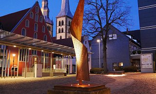 Vom Waisenhausplatz bietet sich ein besonderer Blick auf die Kirche St. Nicolai. Könnte ein Foodtruck das Bild stören? - Stadt Lemgo Vom Waisenhausplatz bietet sich ein besonderer Blick auf die Kirche St. Nicolai. Könnte ein Foodtruck das Bild stören? - Stadt Lemgo